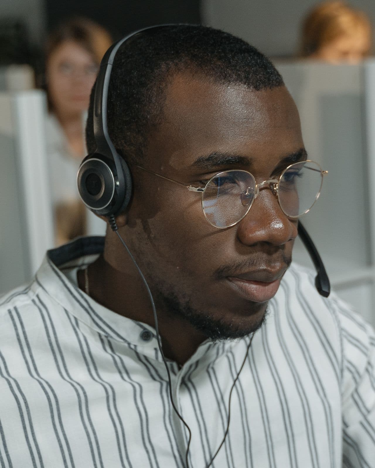 A recruiter working at a headset and screen, coordinating candidate outreach